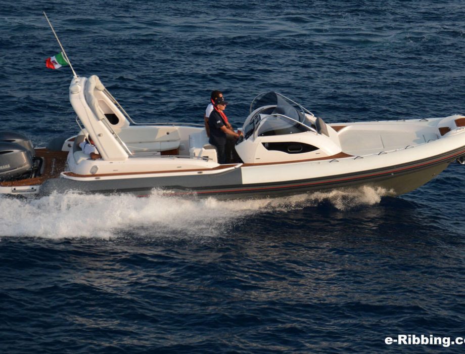 MAR.CO e-motion 32 – Twin 300hp Yamaha outboards