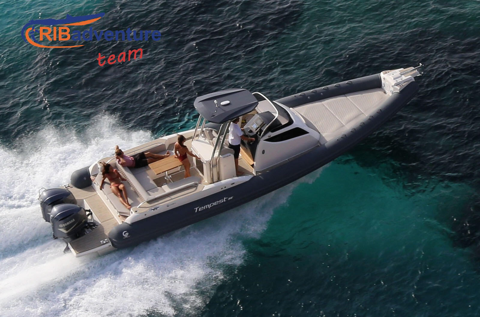 Capelli Tempest 38΄ with twin 350hp Yamaha outboard engines