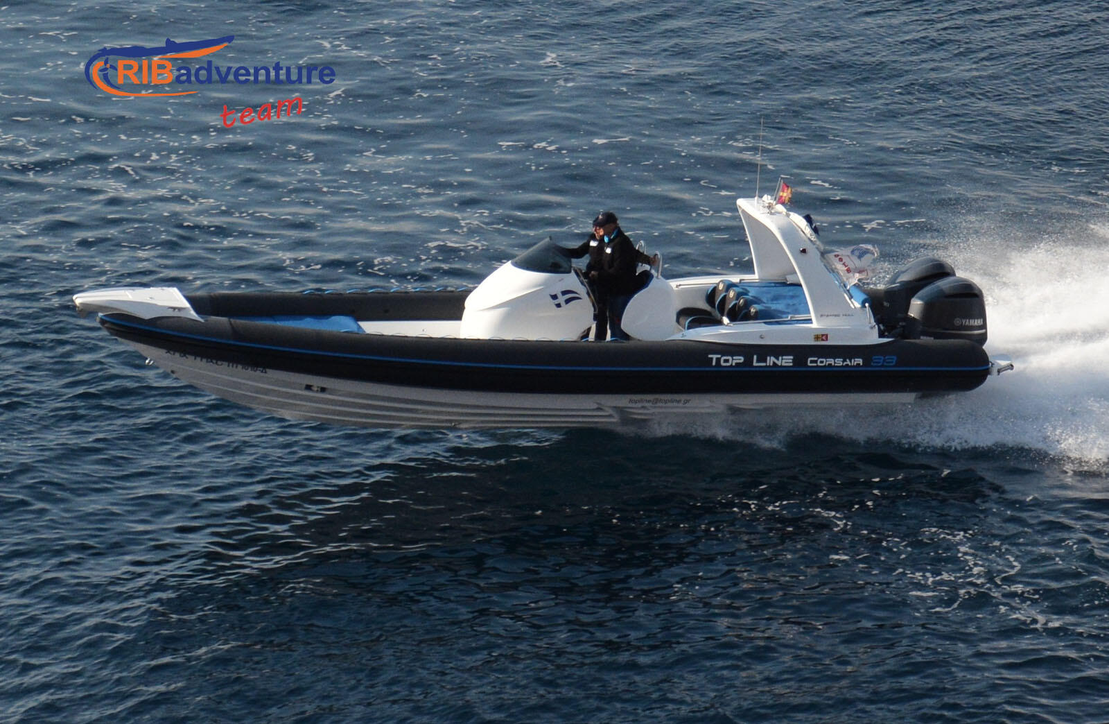 Top Line Corsair 33΄ – twin 300hp Yamaha