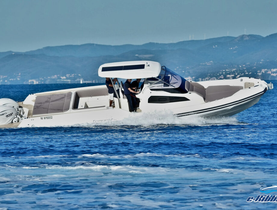 New CAPELLI Tempest 42 – Twin 450hp XTO Yamahas