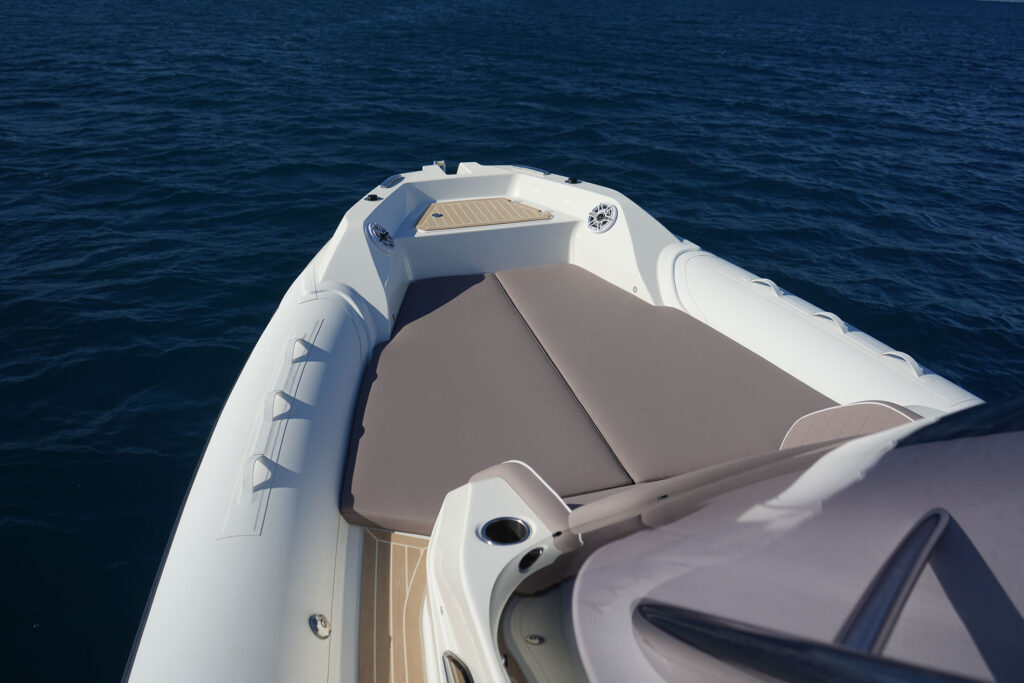 New CAPELLI Tempest 42 – Twin 450hp XTO Yamahas
