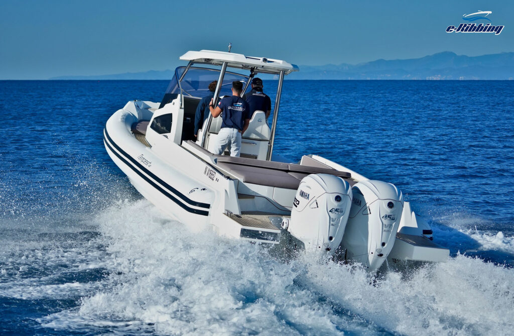 New CAPELLI Tempest 42 – Twin 450hp XTO Yamahas